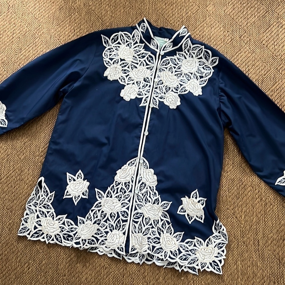 Caro of Honolulu exquisite heavily embroidered top size S